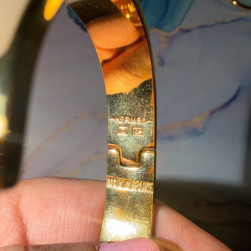 Clic H Bracelet in Cream and Gold - Picture 8 of 16
